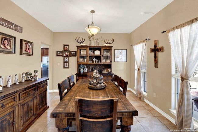 109 Park Way, House other with 4 bedrooms, 3 bathrooms and null parking in Poth TX | Image 5
