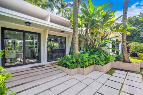 302 Coral Way, Fort Lauderdale, FL, 33301-2524 | Card Image