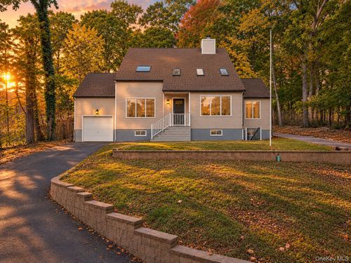 1147 N Country Rd, Stony Brook, NY, 11790-1914 | Card Image
