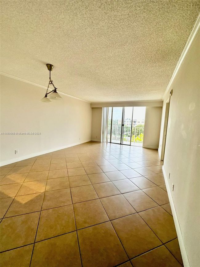 APT-5N - 480 Executive Center Dr, Condo with 2 bedrooms, 2 bathrooms and null parking in West Palm Beach FL | Image 7