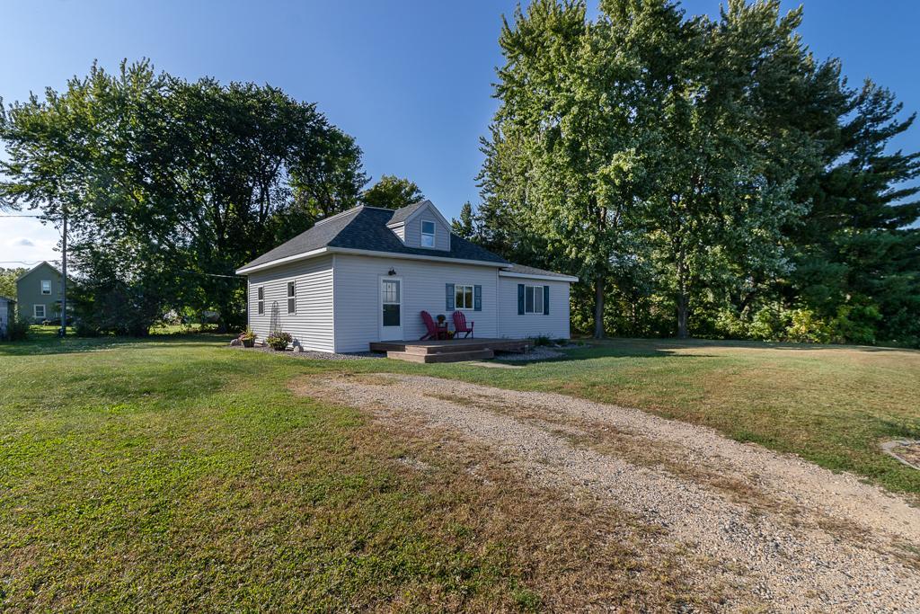 Woodlawn St, Le Center, MN 56057