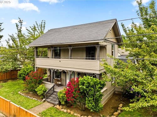 409 N 8th St, Cottage Grove, OR, 97424-1302 | Card Image