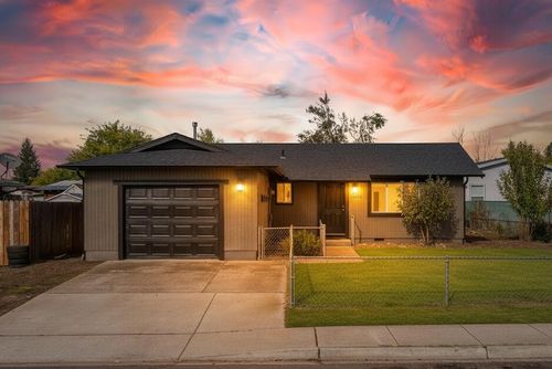 2549 Falcon St, White City, OR, 97503-1287 | Card Image