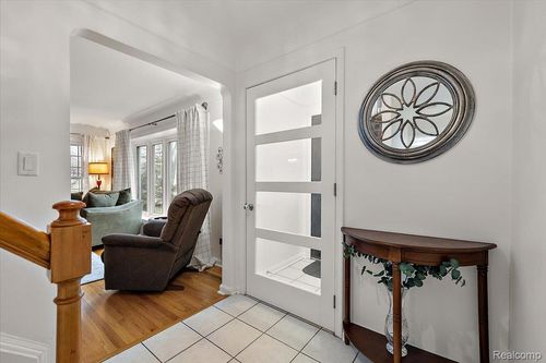 16244 Lauderdale Ave, Beverly Hills, MI, 48025-5547 | Card Image