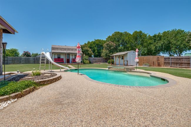 6431 Peak View Ct, House other with 3 bedrooms, 2 bathrooms and null parking in Midlothian TX | Image 25
