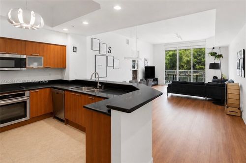 102-15051 Royal Oaks Ln, North Miami, FL, 33181-2457 | Card Image