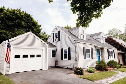 19 Bliven Ave, Bristol, RI, 02809-1101 | Card Image