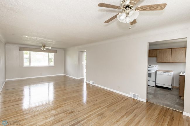 Living Room/Dining | Image 12