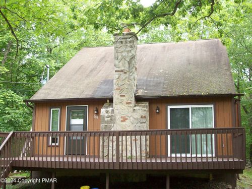 288 Saunders Dr, Bushkill, PA, 18324-8588 | Card Image