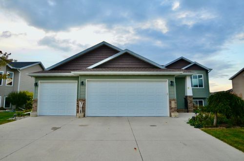 2002 35th Street Cir S, Moorhead, MN, 56560-8133 | Card Image