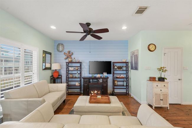 13027 Buccaneer Pkwy, House other with 3 bedrooms, 3 bathrooms and null parking in Freeport TX | Image 10