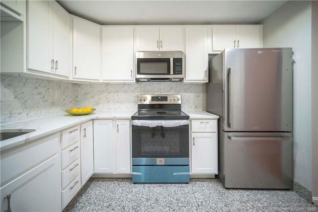 APT-403 - 235 E River Dr, Condo with 3 bedrooms, 2 bathrooms and null parking in East Hartford CT | Image 6