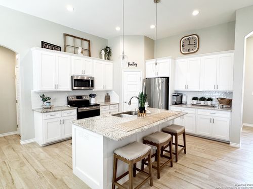 1683 Vista View Dr, Pleasanton, TX, 78064-4533 | Card Image