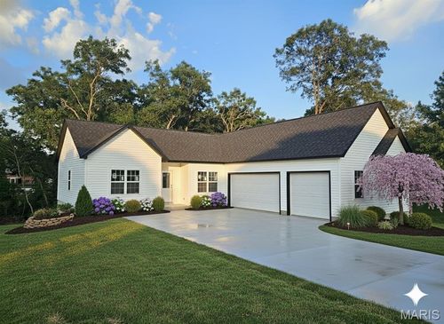 10951 Village Drive W, Foristell, MO, 63348 | Card Image