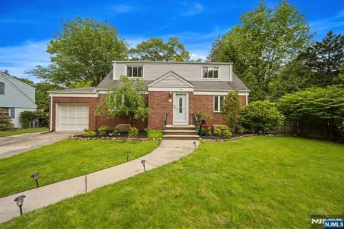 382 Highland St, Cresskill, NJ, 07626-1209 | Card Image