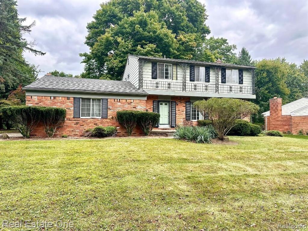 Kristin Dr, Troy, MI 48084