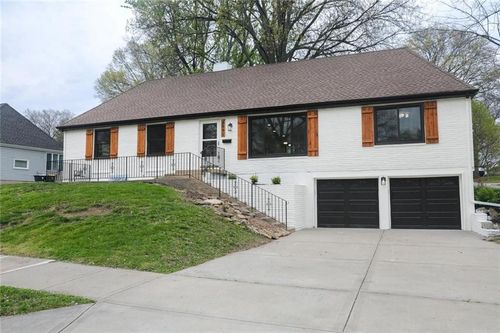 4801 Ne Sherwood Dr, Kansas City, MO, 64119-3507 | Card Image