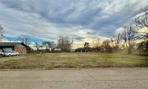 1133 E Pecan Street, Cushing, OK, 74023 | Card Image