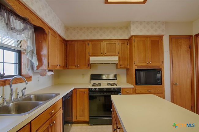 11552 Fm 1383, Home with 3 bedrooms, 2 bathrooms and null parking in Schulenburg TX | Image 11