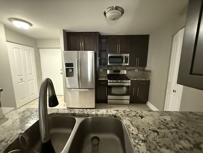 UNIT-102 - 774 Gary Ave, Condo with 2 bedrooms, 2 bathrooms and 2 parking in Carol Stream IL | Image 9