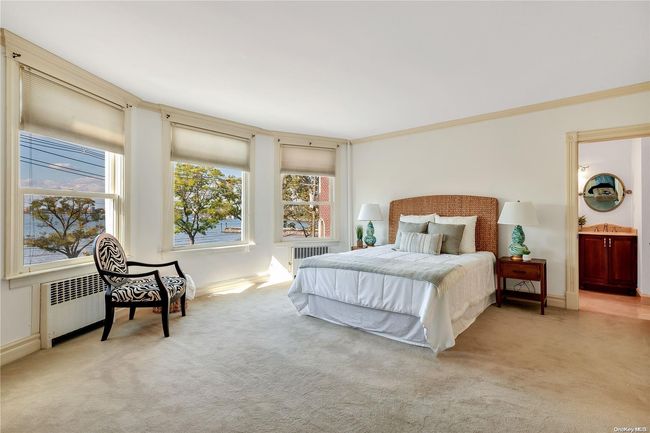 34 Boulevard, House other with 8 bedrooms, 4 bathrooms and null parking in Malba NY | Image 25
