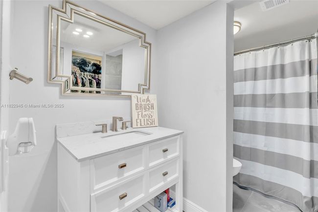 6728 Sw 140 Th Ct, Townhouse with 3 bedrooms, 3 bathrooms and null parking in Miami FL | Image 4