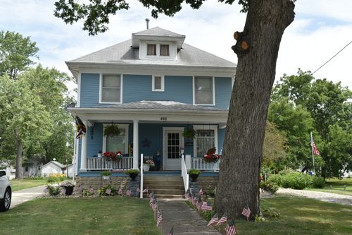 426 E Locust St, Watseka, IL, 60970-1756 | Card Image