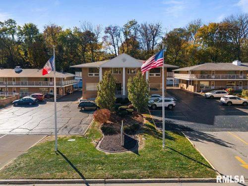 unit-602-1104 Kimberly Rd, Bettendorf, IA, 52722-4115 | Card Image