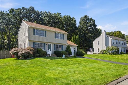 18 Scott Hollow Dr, Holyoke, MA, 01040-1873 | Card Image