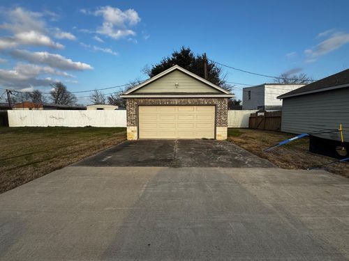 1106 Jennifer St, Madisonville, TX, 77864-2419 | Card Image