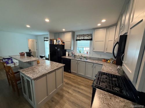 9718 Besants Ct, Fenton, MI, 48430-8575 | Card Image