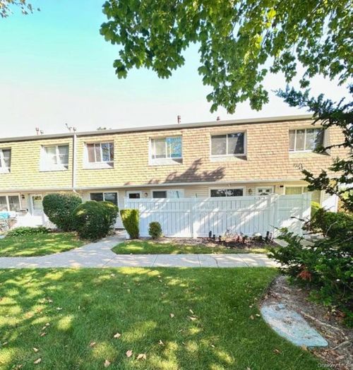 154 Storm Dr, Holtsville, NY, 11742-1917 | Card Image