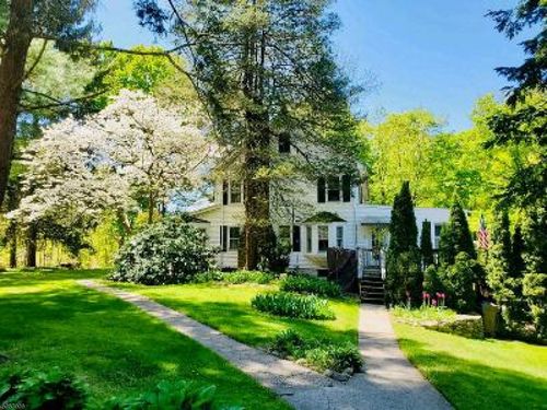 1 Pioneer Trl, Oak Ridge, NJ, 07438-9729 | Card Image