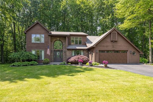 679 Galleon Dr, Webster, NY, 14580-4032 | Card Image
