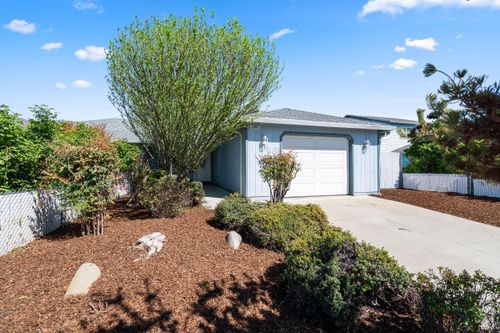 943 Hopkins Road, Central Point, OR, 97502 | Card Image