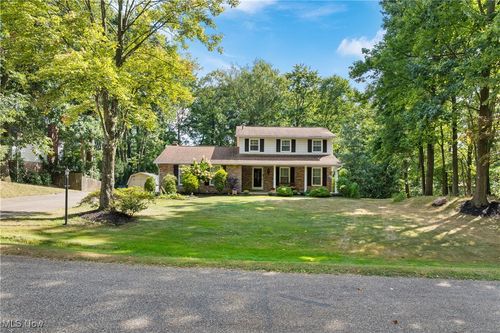 8817 Willingham Dr Nw, Canal Fulton, OH, 44614-9358 | Card Image
