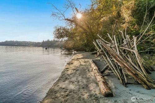 3984 Ne Twin Spits Rd, Hansville, WA, 98340-9771 | Card Image