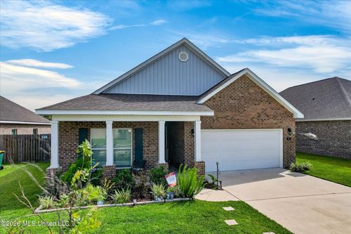 81 Saltmeadow Cir, Ocean Springs, MS, 39564-8956 | Card Image