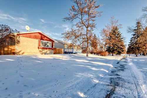 3221 32a Ave Se, Calgary, AB, T2B0J6 | Card Image