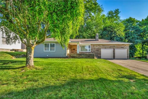 222 Baldwin Street, Wadsworth, OH, 44281 | Card Image