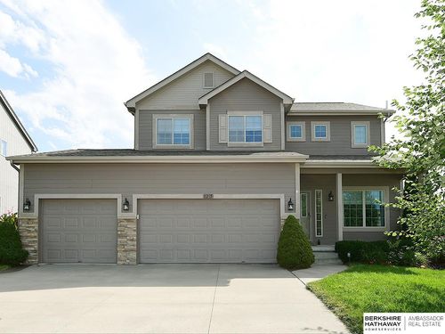 8215 S 190th Ave, Omaha, NE, 68136-1217 | Card Image