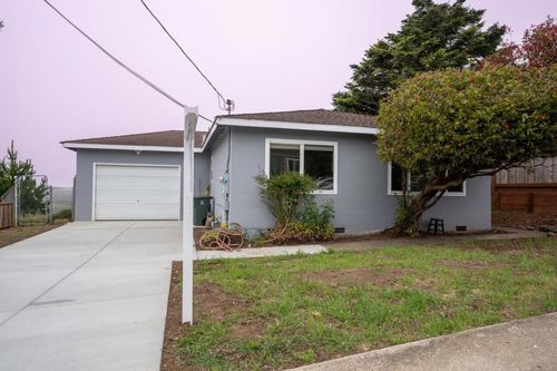 556 Heathcliff Dr, Pacifica, CA, 94044-2001 | Card Image
