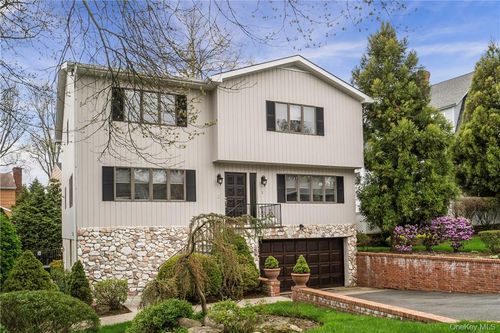 2 Beaver Lndg, Harrison, NY, 10528-4202 | Card Image