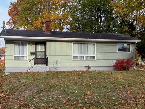 44 Pinehurst Ave, Bridgewater, NS, B4V3A4 | Card Image