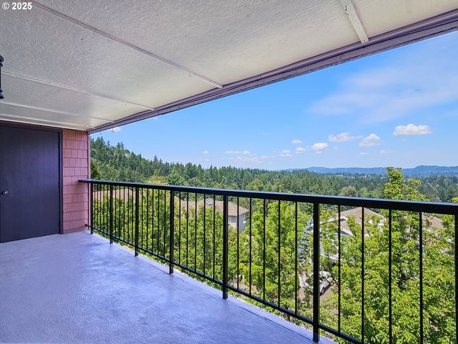BLDG-25 - 213 Oswego Smt, Condo with 2 bedrooms, 2 bathrooms and 1 parking in Lake Oswego OR | Image 30