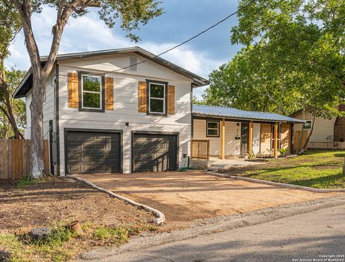 375 W Faust St, New Braunfels, TX, 78130-4723 | Card Image