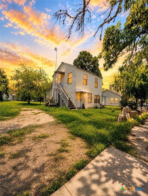 409 N Avenue D, Waelder, TX, 78959 | Card Image