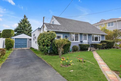 112 Harrison Pl, Massapequa, NY, 11758-7032 | Card Image