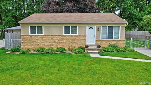 42428 Greenbrier Ln, Clinton Township, MI, 48038-1735 | Card Image