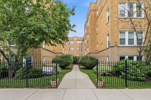 2a-4343 N Sacramento Ave, Chicago, IL, 60618-1428 | Card Image